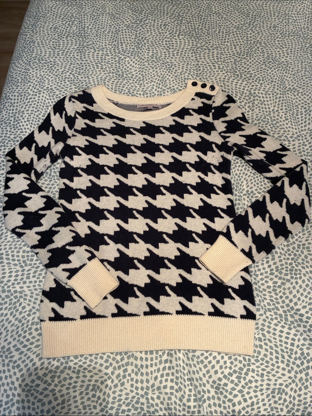 Women's Dark Navy  and Cream Houndstooth Sweater
